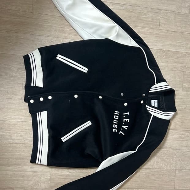 더 바이닐하우스 바시티 자켓