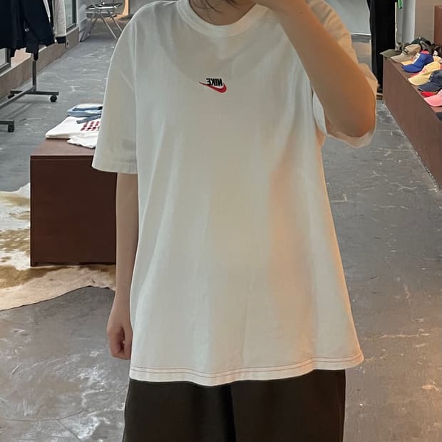 나이키 프리미엄 에센셜 반팔 H2552