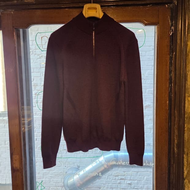 반하트 디 알바자 짚업니트