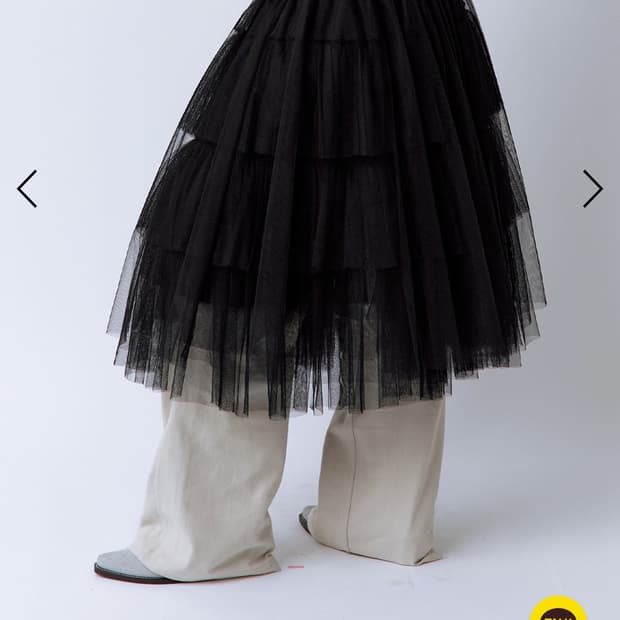 러프넥 볼륨 튤 스커트 블랙