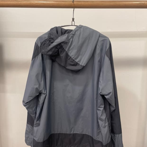 BEAMS HEART CHARCOAL WIND JACKET