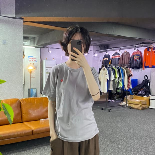 꼼데가르송 스몰 와펜 그레이 반팔티 B5315