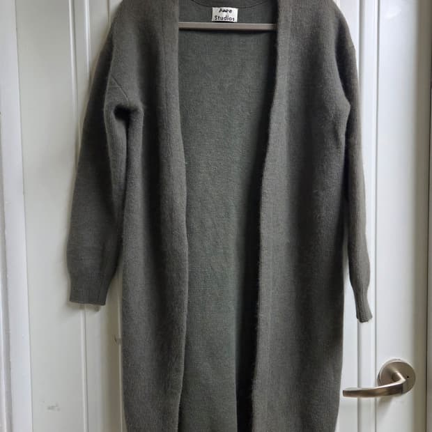 아크네스튜디오 롱가디건 입니다