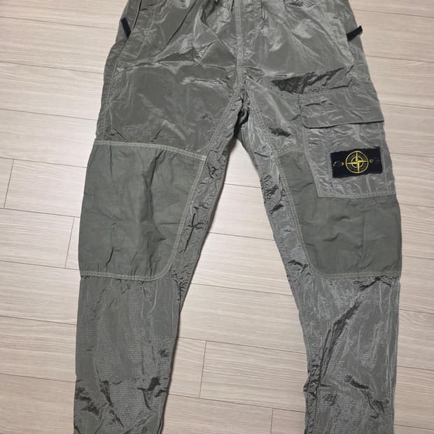 [30] 스톤아일랜드 19ss 나일론 팬츠 팝니다.
