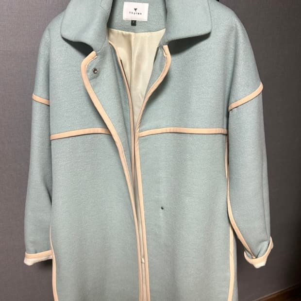 Thyren 코트 S 사이즈
