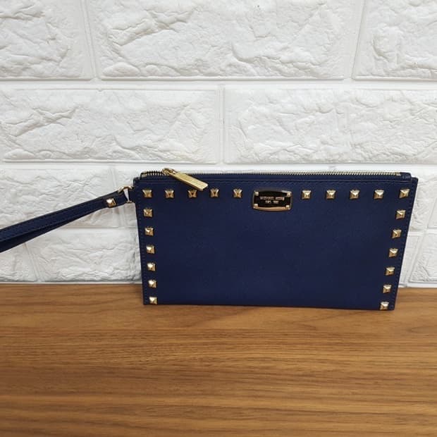 마이클코어스 클러치백 (사피아노)