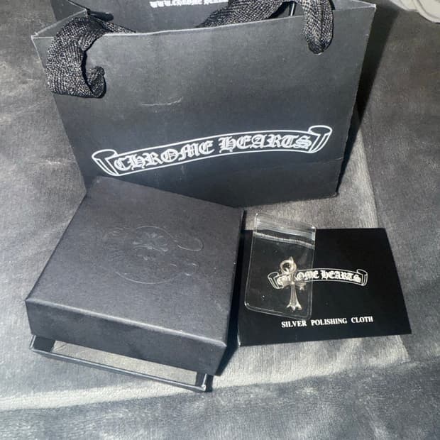 크롬하츠 타이니 크로스 팬던트