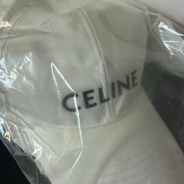 새상품 셀린느 모자 화이트