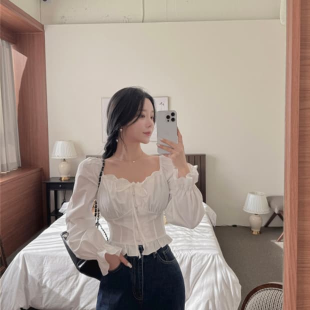 셔링 스퀘어넥 화이트 블라우스