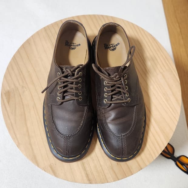 (거의새거)닥터마틴 2046 유팁 브라운 로퍼 250