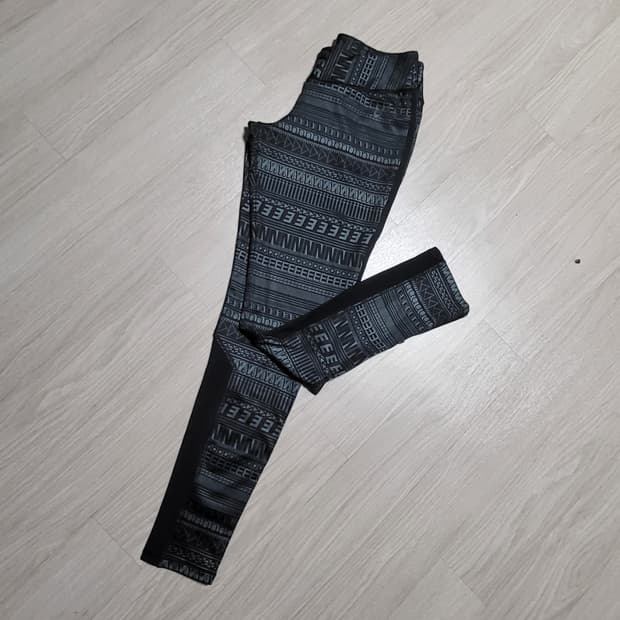 나이키 지퍼 매쉬 레깅스(s)