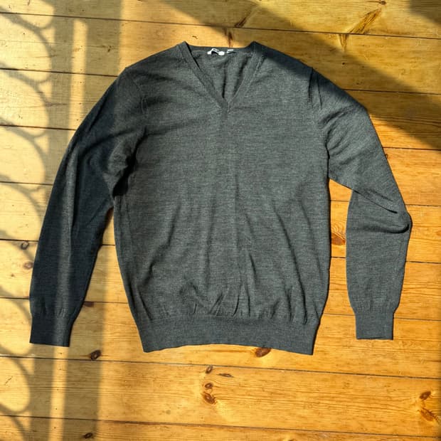 유니클로 울100 브이넥 니트