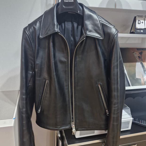 토니웩 카프레더크롭자켓L사이즈팝니다