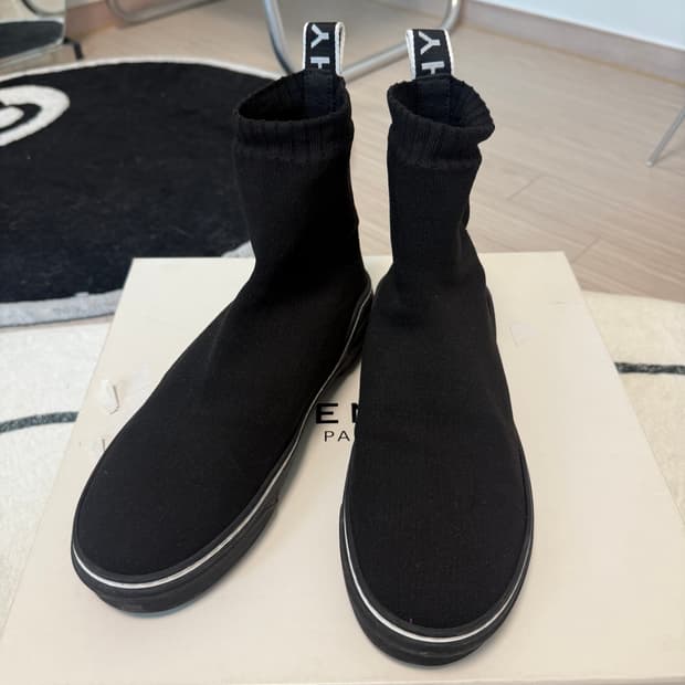 지방시 백로고 삭스스니커즈 39사이즈