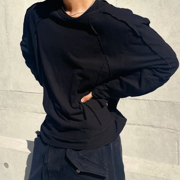 Andend Asymmetrical Neckline 더블레이어 롱슬리브