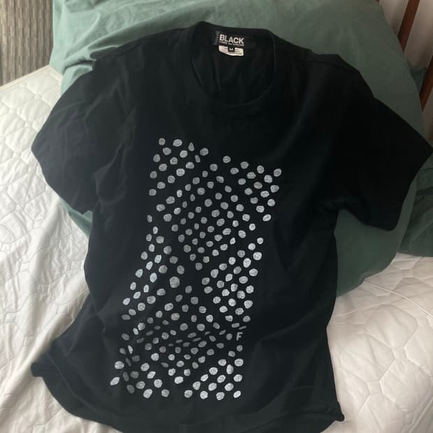 24 comme des garçons black dot t shirt