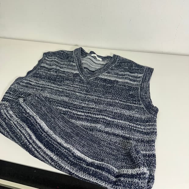 M 100 키뮤어 나염네이비 루즈핏 아크릴 니트베스트