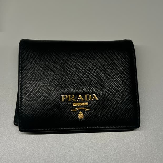프라다 사피아노 반지갑 블랙