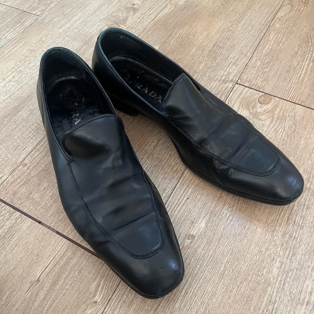 프라다 레더 로퍼