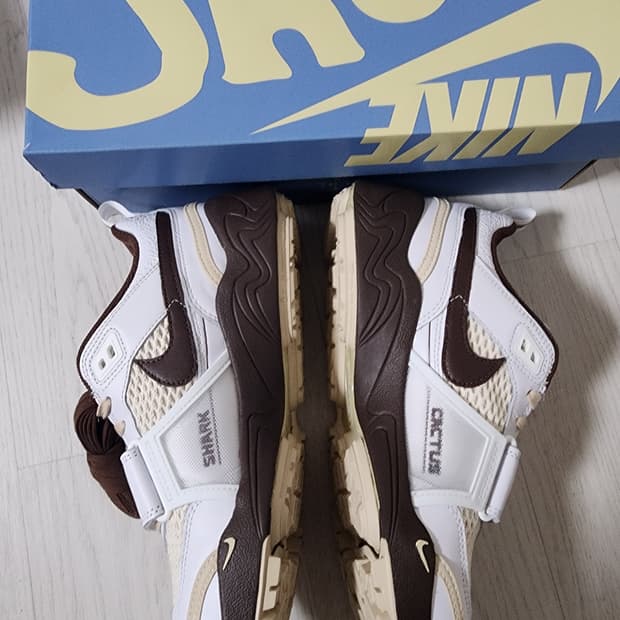 275) 나이키 X 트래비스 스캇줌필드 잭스 초콜릿 새상품