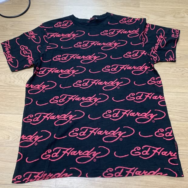L)Ed Hardy 에드하디 일본 라이센스 올오버 로고 반팔 티셔츠