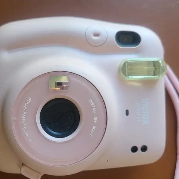 딸기우유색 후지필름 인스탁스 미니 11 즉석카메라