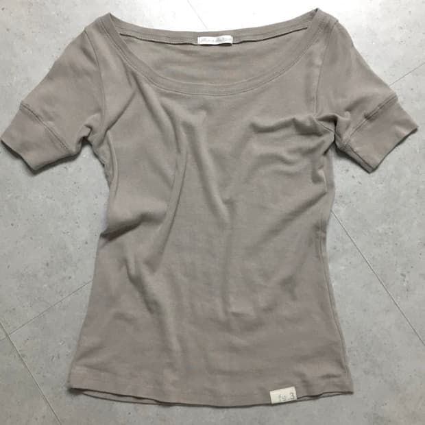 rib half top (greyish beige)