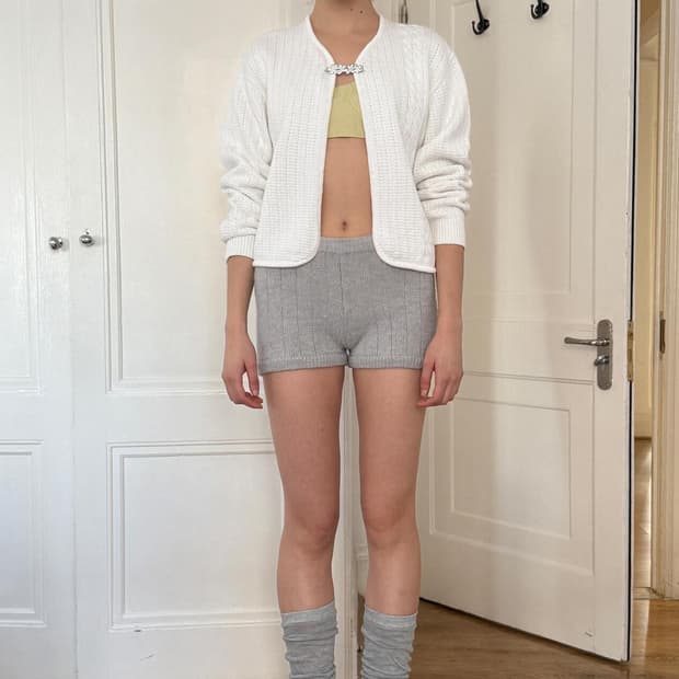 시눈 플라워 브로치 트위스트 가디건