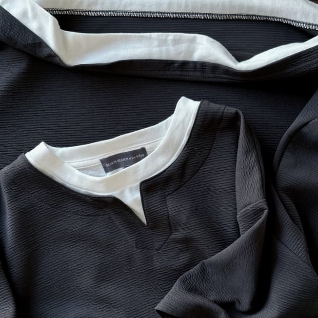 Fake layered neck H/S top