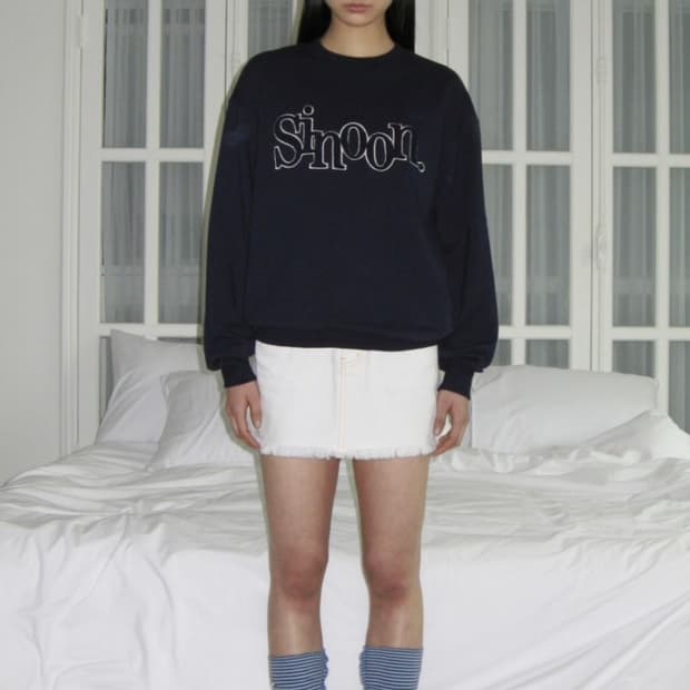 시눈 부클 로고 맨투맨 네이비