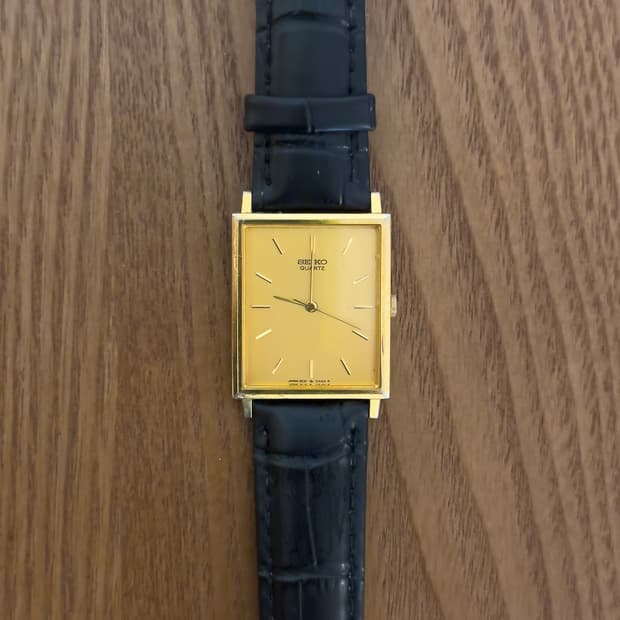  [중고] 빈티지 세이코 탱크 샴페인 골드 쿼츠 가죽 시계 (2C2
