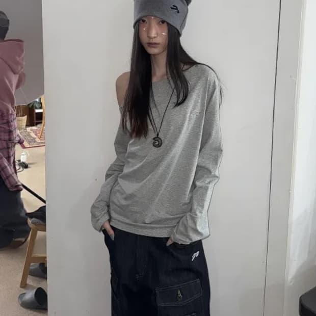 탄산마그네슘 송이송이X탄산 원숄더 아일렛 롱슬리브 그레이