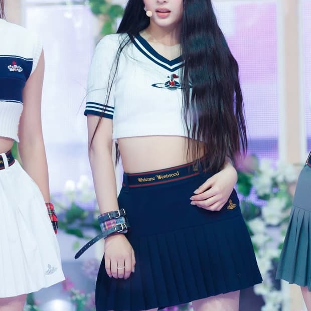 뉴진스 하니 착용) 비비안웨스트우드 orb 니트탑