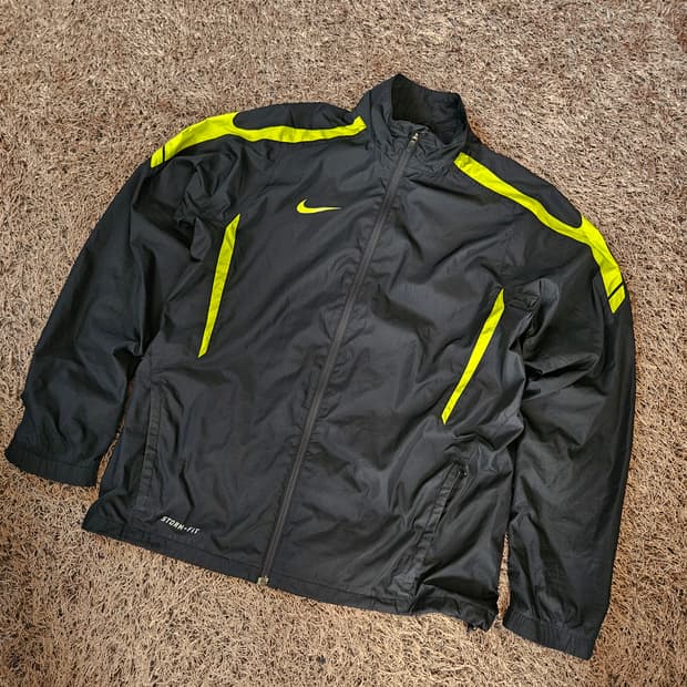 나이키(Nike) 스톰핏 네온 라인 트랙자켓 L size