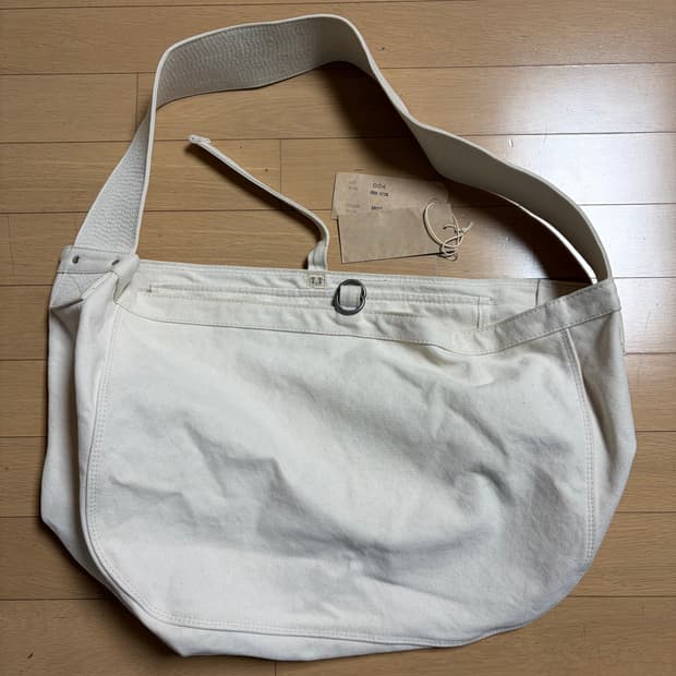 [L] 타이가 타카하시 Lot004 뉴스보이 백 아이보리