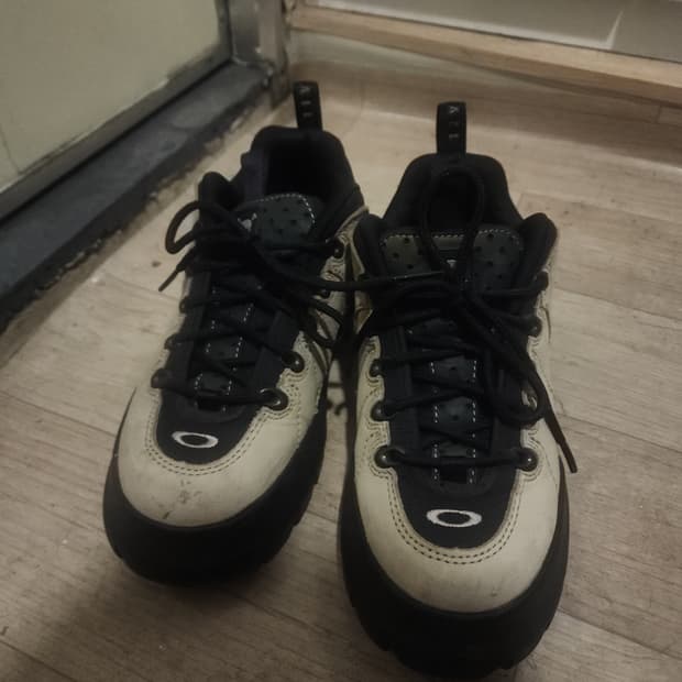 oakley y2k skull trekking shoes