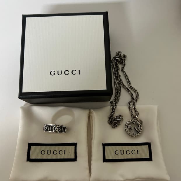 구찌 인터로킹 G 펜던트 목걸이 실버