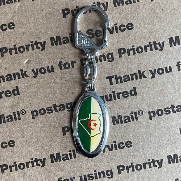 90s vtg Algeria Flag Keyring