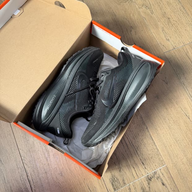 나이키 줌 보메로 18 / 올블랙 / 265 / 박풀