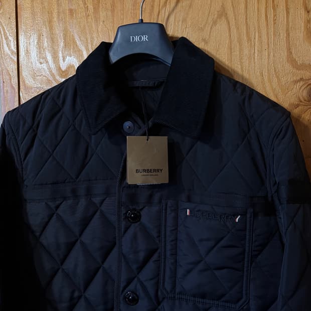 버버리 퀼팅 자켓 판매 합니다.