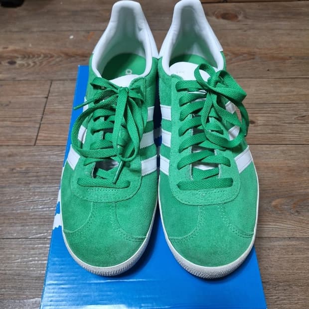 아이다스 가젤 그린 색상