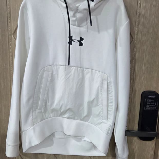 언더아머 흰색후드티