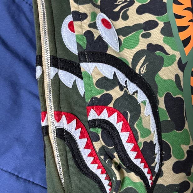 베이프 후드집업 판매합니다