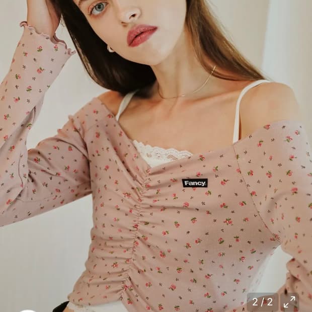 팬시클럽 플로워 셔링 오프숄더 핑크