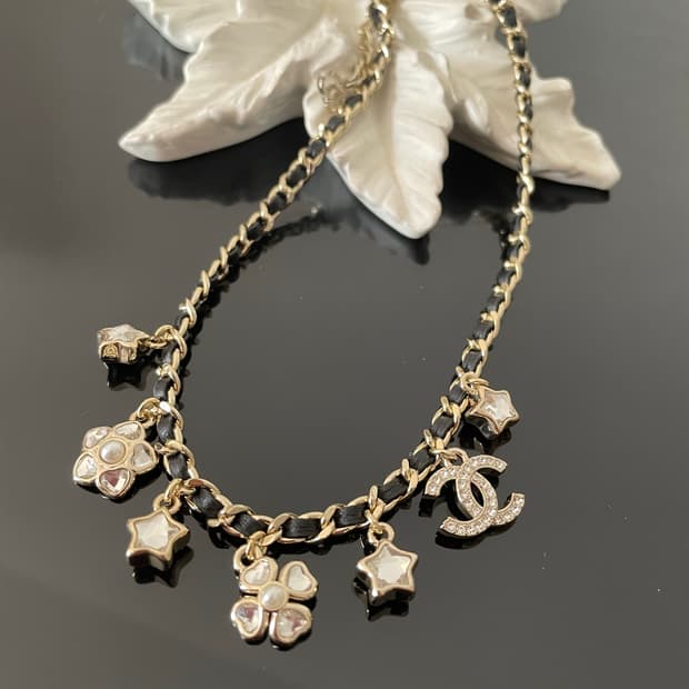 [정품] 샤넬 에스닉 팜 네크리스 (화이트/골드)