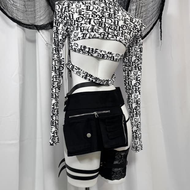 lettering detail turtlenck