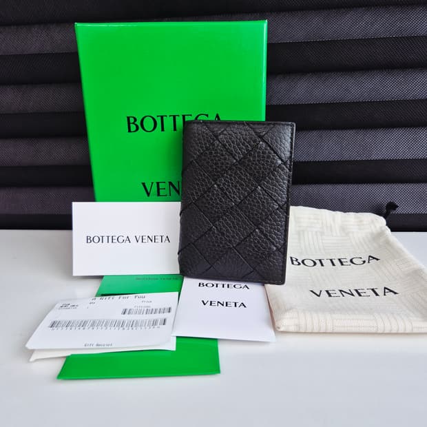 보테가베네타 안트레치아토 플랩 카드지갑 다크 그레이