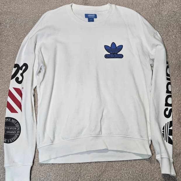 아디다스 불꽃 맨투맨