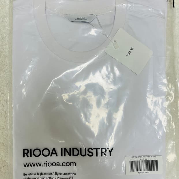 [새제품]리우아 프리미엄 cp30 세미오버핏 반팔티 화이트 m