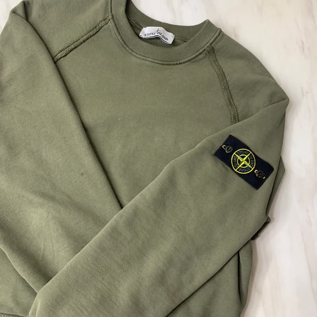 스톤아일랜드 카키 맨투맨 M사이즈 25fw